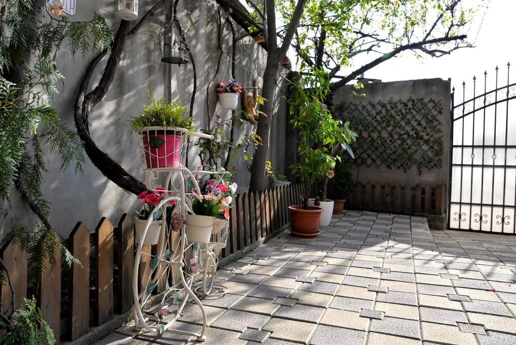 Collosal Apartment With Garden 부쿠레슈티 외부 사진