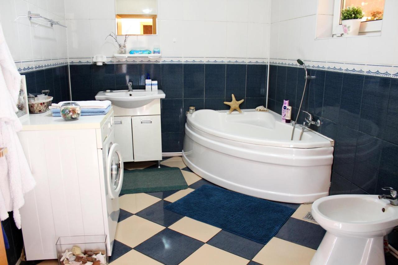 Collosal Apartment With Garden 부쿠레슈티 외부 사진