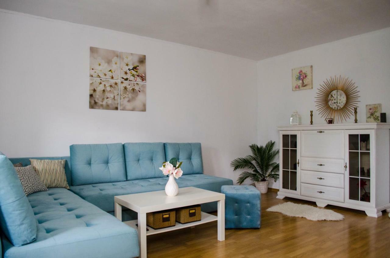 Collosal Apartment With Garden 부쿠레슈티 외부 사진