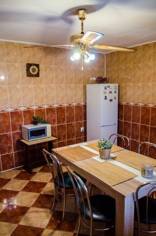 Collosal Apartment With Garden 부쿠레슈티 외부 사진
