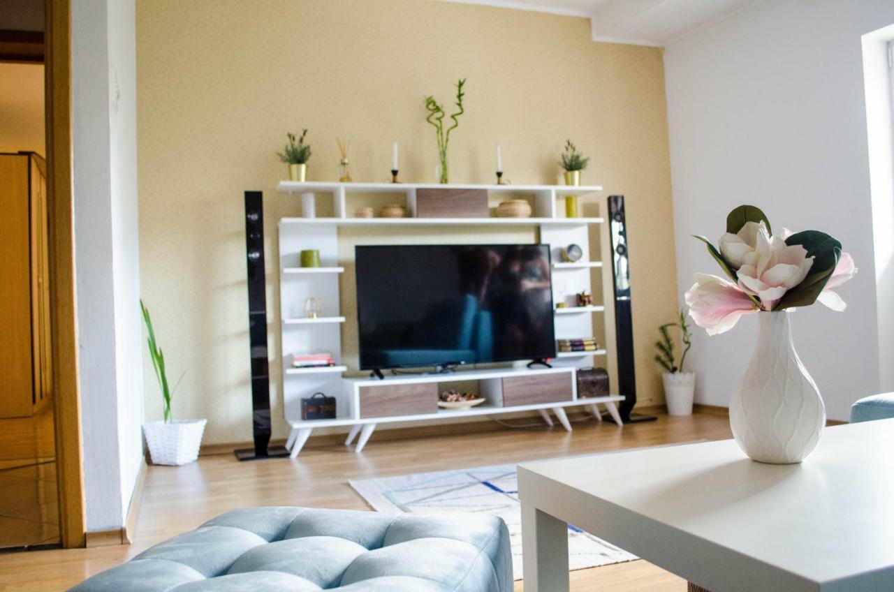 Collosal Apartment With Garden 부쿠레슈티 외부 사진
