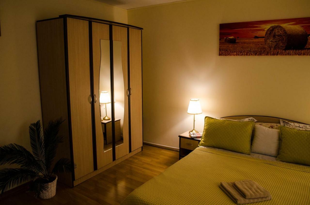 Collosal Apartment With Garden 부쿠레슈티 외부 사진
