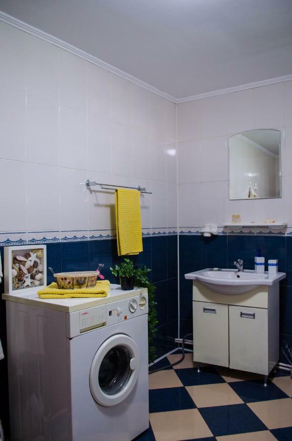 Collosal Apartment With Garden 부쿠레슈티 외부 사진